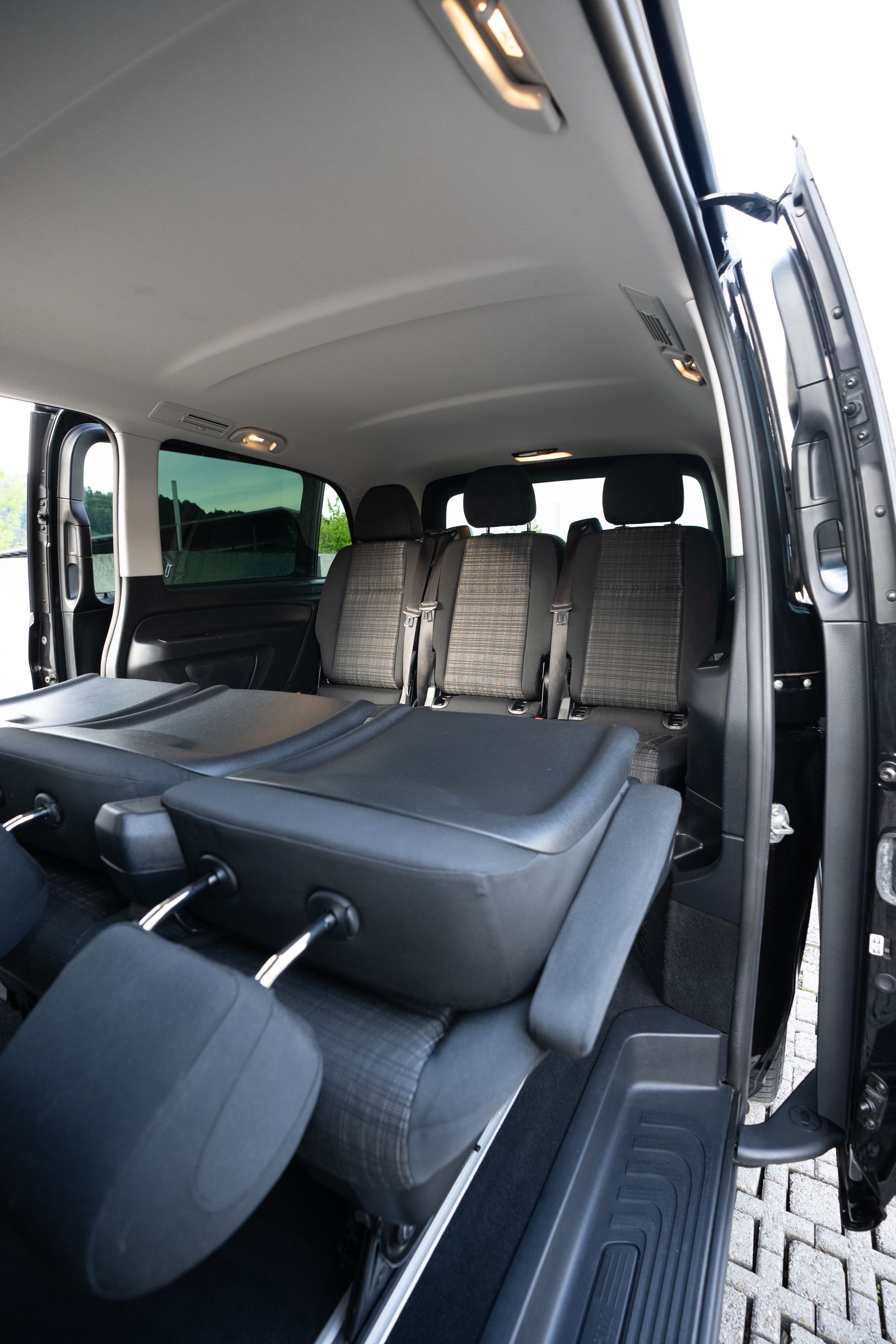 Sitzreihen im Innenraum des Mercedes Vito